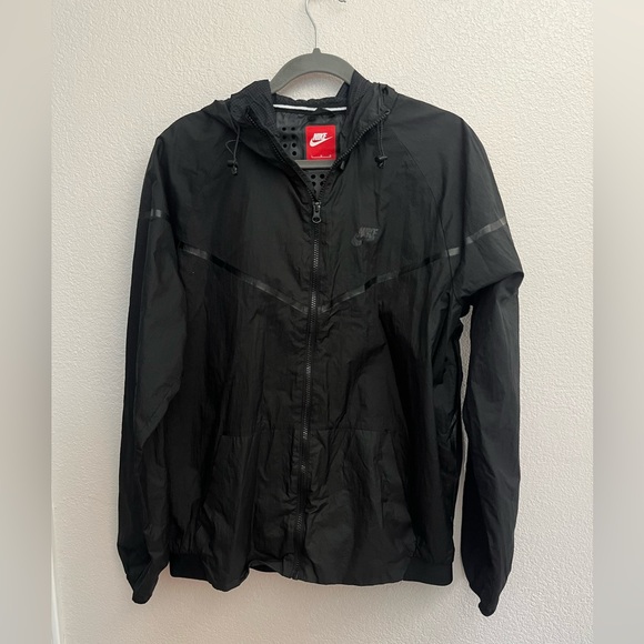 Nike Tech Aeroshield Men’s Full Zip Windrunner Jacket Black Windbreaker Jacket - Picture 4 of 15